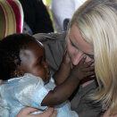 Crown Princess Mette-Marit herself describes her meetings with mothers and children affected by HIV and AIDS in Malawi in 2005 as a personal turning point.  (Photo: Knut Falch, Scanpix)